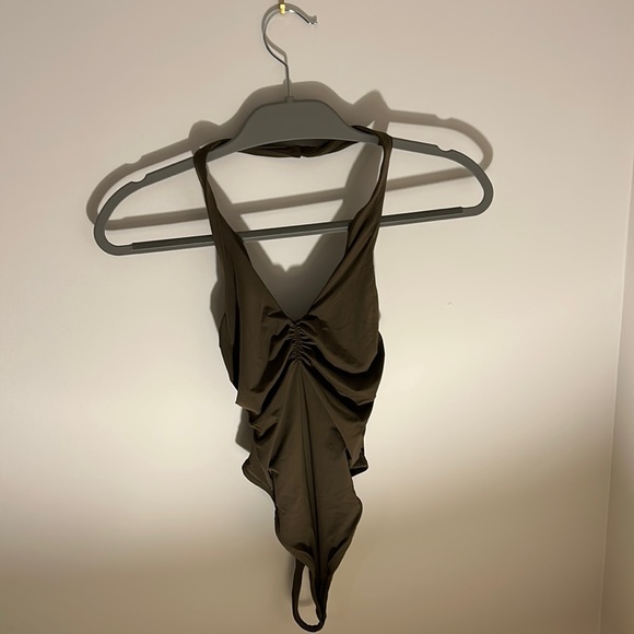 Free people Olive green scrunch front halter bodysuit - Picture 1 of 2